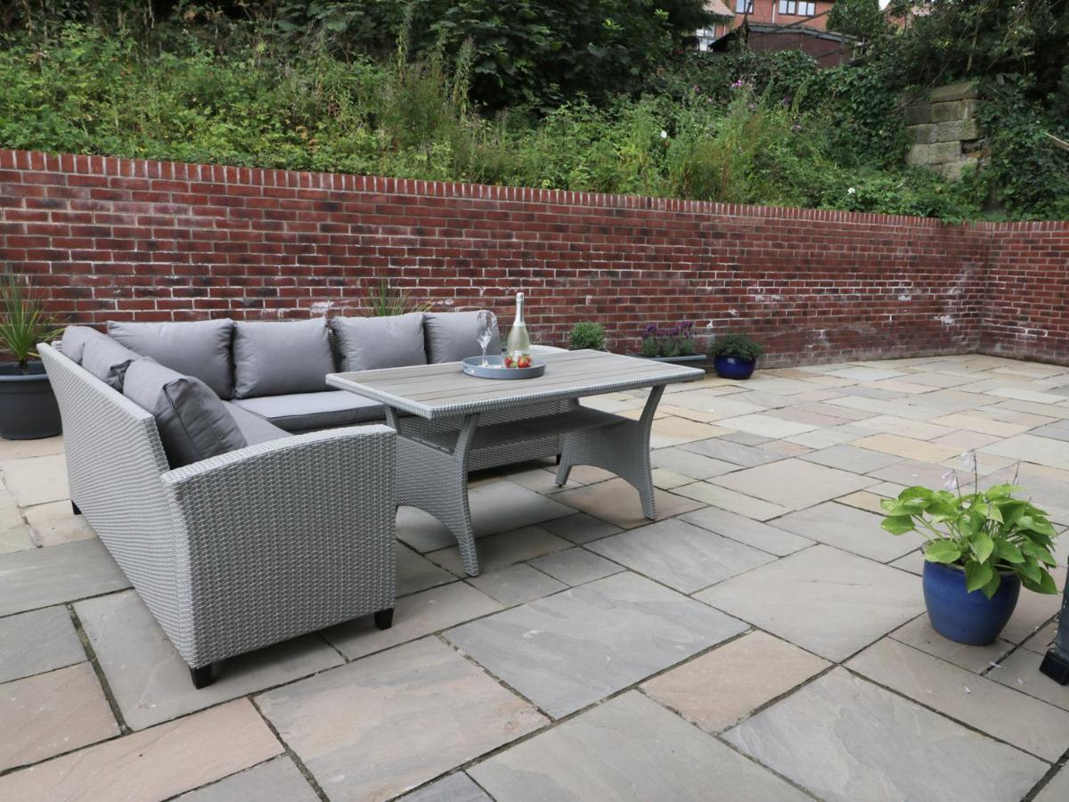 The Office Gardens, Apartment 1 Whitby Exteriör bild